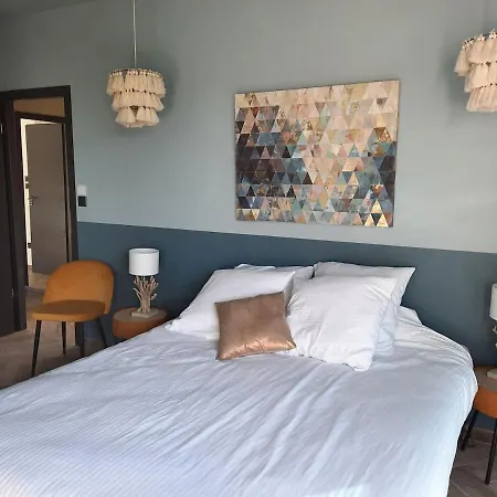 Villa With Heated Pool Close To Beach Дом отдыха
