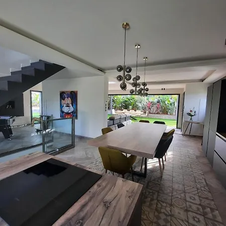Villa With Heated Pool Close To Beach *